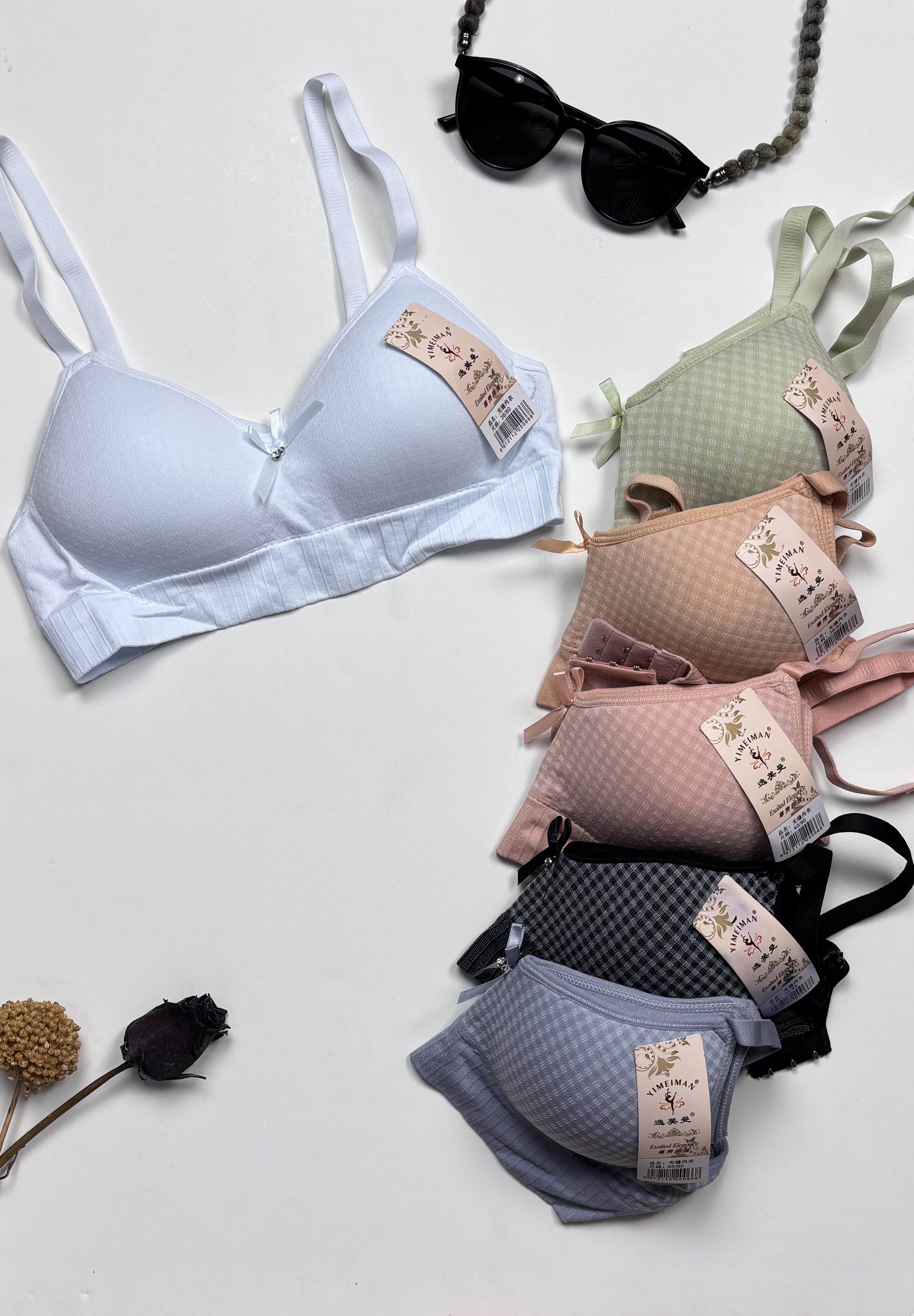 سوتین اسفنجی بدون فنر نگینی زنانه – راحت، زیبا و مناسب استفاده روزمره