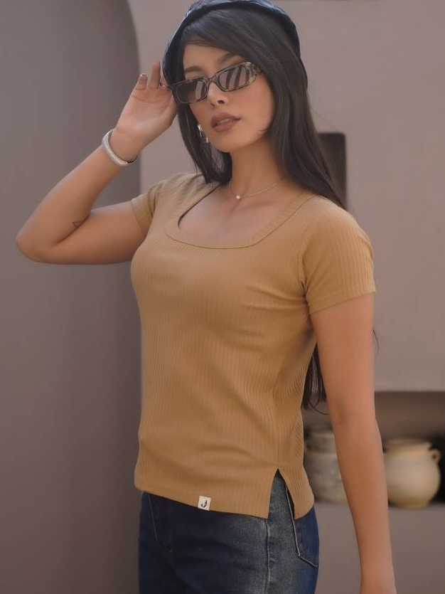 کراپ تیشرت یقه خشت بغل چاک دخترانه